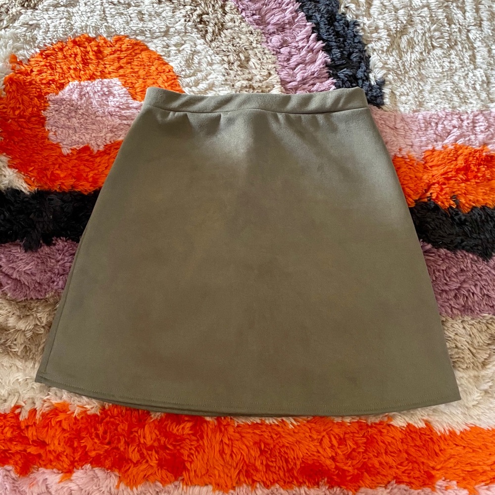 Missguided NWOT Grey Faux Suede Mini Skirt